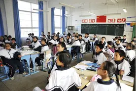 社会捧得那么高，老师的地位却依旧“卑微”图片