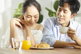 “情人眼里出西施？”|心理学家：真正爱你的，是觉得你最美的人图片