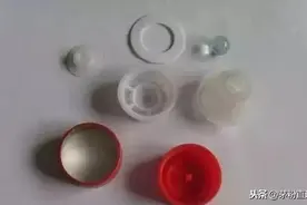 茅台酒瓶里面的珠子有什么用？撬开里面还有一两发财酒，往下看！图片