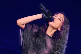 她4场演唱会吸金2873万，现场4.4万粉丝，众多好友到场图片