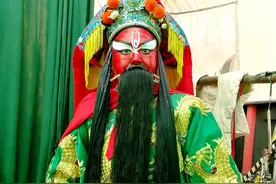 台上风风光光，幕后辛酸无奈，民营戏台背后的故事图片