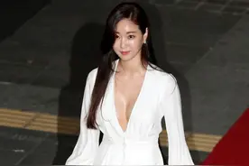 金莎朗 这次穿对了 气质比超模自信图片