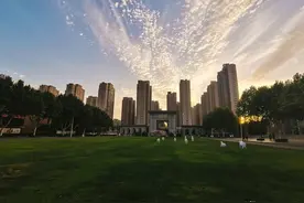 巩义市领导实地调研郑州商学院复学工作图片