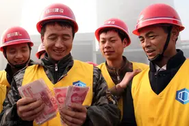 有的农民工月薪一两万，但是用超强劳动换来的，应不应该缴个税？图片