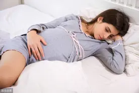 孕妈睡着后胎儿在干啥？翻身时会压着胎儿吗？快来解锁孕期好睡眠图片