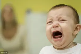 孩子黏人不听话，很可能是处于“心理发展期”，5招帮助你破解图片