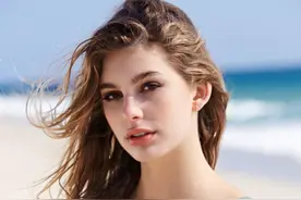 阿根廷顶级天使超模 高颜值女神 V领性感穿搭显都市风图片