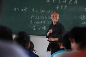 乡村离退休民办教师老有所养，以前不白教！图片