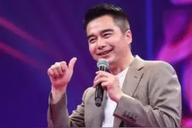 他54岁再次走红，四任妻子貌美如花，17岁儿子颜值堪比当下小鲜肉图片