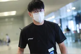 娶了小娇妻的吴奇隆也是越发的有范了，穿搭有型尽显男人成熟图片