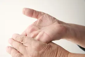 手麻、脚麻、指尖麻！这8种常见麻木，你中招了吗？图片