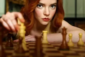 9.1高分爽剧《后翼弃兵》，Queen凭什么统治棋盘？图片