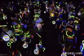 亲子荧光夜跑，快乐奔跑，享受乐趣，倡导低碳生活图片