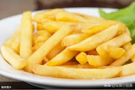 2个土豆，1勺盐，不用油炸不用炒，外酥内软，孩子爱吃不上火图片