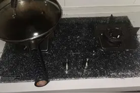 家里燃气灶突然爆炸！原因是什么？面板有自爆几率，使用需当心图片