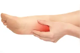 推荐几个缓解脚后跟疼痛的小办法，摆脱足跟痛图片