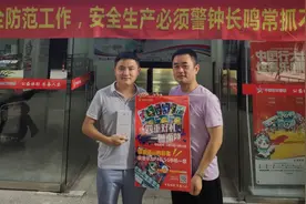 眉山彩民刮彩票连中两部5G手机图片