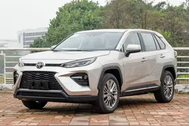 20万就能买丰田威兰达，油耗低使用成本也很低？图片