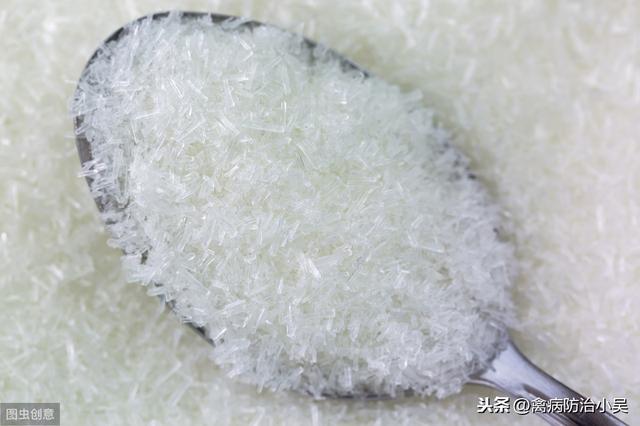 养鸡巧用味精，治疗互啄，增料显奇效！小窍方大作用