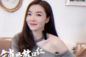 40岁熊黛林露香肩，巴掌腰性感不似孩子妈！网友：郭富城要后悔图片