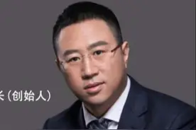 从摆地摊到月入百万，他靠800元白手起家，创立我国第一家在美上市的互联网企业！图片