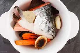 吃鱼时，鱼身上的这3个部位要去掉，不用料酒也没腥味图片