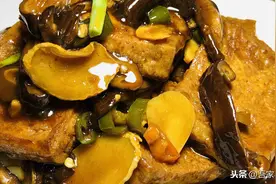 2元钱的豆腐这样炒着吃，好吃有味有营养，感觉吃到了肉香味图片