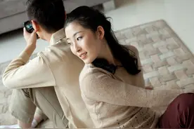 婚姻关系：妻子占有欲太强的表现有哪些？图片