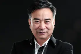 他在湖南台主持时汪涵还在发盒饭 30岁就演爹 半个娱乐圈都是他娃图片