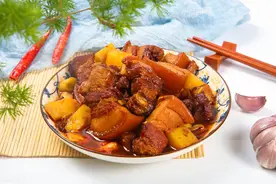 炖红烧肉时，3种香料不能放，很多人做错了，难怪肉质发柴不好吃图片