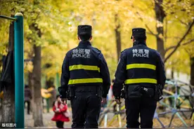 家长用警察恐吓孩子，这位爸爸：真正的教育不是恐吓，而是爱图片
