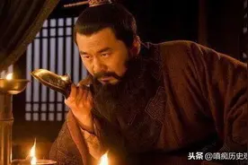 曹操攻打荆州，刘备为何要带着10万百姓逃亡？看完这3个原因懂了图片