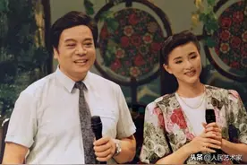 他是中国首位男性播音员，首位进入白宫的中国记者，首位《新闻联播》播音员，主持过9次国庆，13届春晚图片