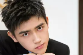 被陈飞宇在片场点鼻尖的小女孩是谁？她就是传闻中时代峰峻大公主图片