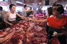 买排骨，不懂才会挑肉多的！记住“1看2闻3摸”，老板气得跺脚图片