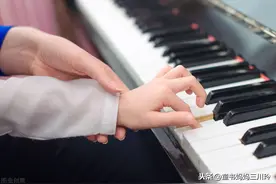 你会是这样的陪练妈妈吗？——一个小男孩学钢琴的故事图片