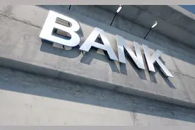 独家！某行信用卡部门700余名外包员工被辞，补偿标准引争议图片