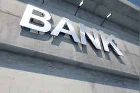 独家！某行信用卡部门700余名外包员工被辞，补偿标准引争议图片