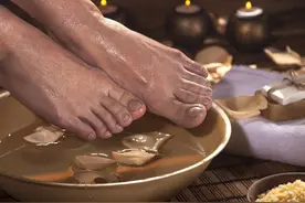 糖尿病患者四肢麻木、凉痛，可以试试这两个中药足浴法图片