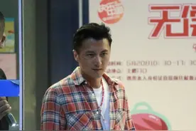 谢霆锋深夜现身活动，面色憔悴看起来有些累图片