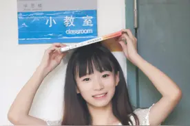 少女甜甜的校园风毕业告白，明媚与忧伤的青春图片