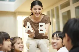 五年级上册单元习作《漫画老师》，如何写好人物特点图片