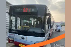 公交车司机行驶中弃车跳桥，确认身亡！通报来了图片