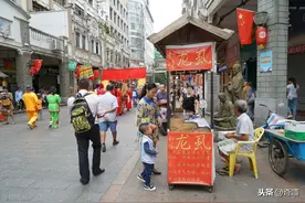 外形酷似蟑螂的龙虱，作为广东的一道特色美食，被誉为水中人参图片