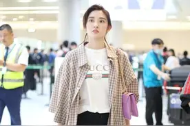 唐艺昕格子衬衫调皮又帅气，可爱呆萌嘟嘟嘴，小辫子要不要这么萌图片