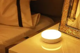 传统电灯落伍了！我国新灯泡一夜走红，既省电不布线还不怕停电！图片