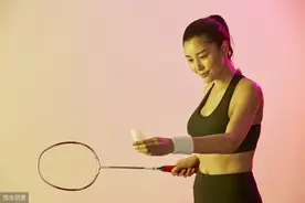 羽毛球发球技术有多重要，直接决定比赛的输赢图片