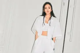 杨幂解锁全新代言MO&Co，时髦的潮流街头风真的超带感图片
