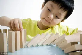 如果有这些表现，证明三观已“走偏”，及时纠正避免影响孩子成长图片