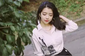 三木女神初春新造型，翻领白衬衫配拖地裤优雅显高，满满的高级感图片